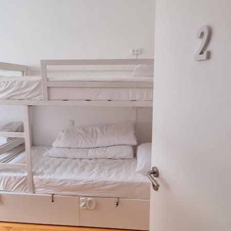 Owls Hostel Ribeiro Порту Экстерьер фото