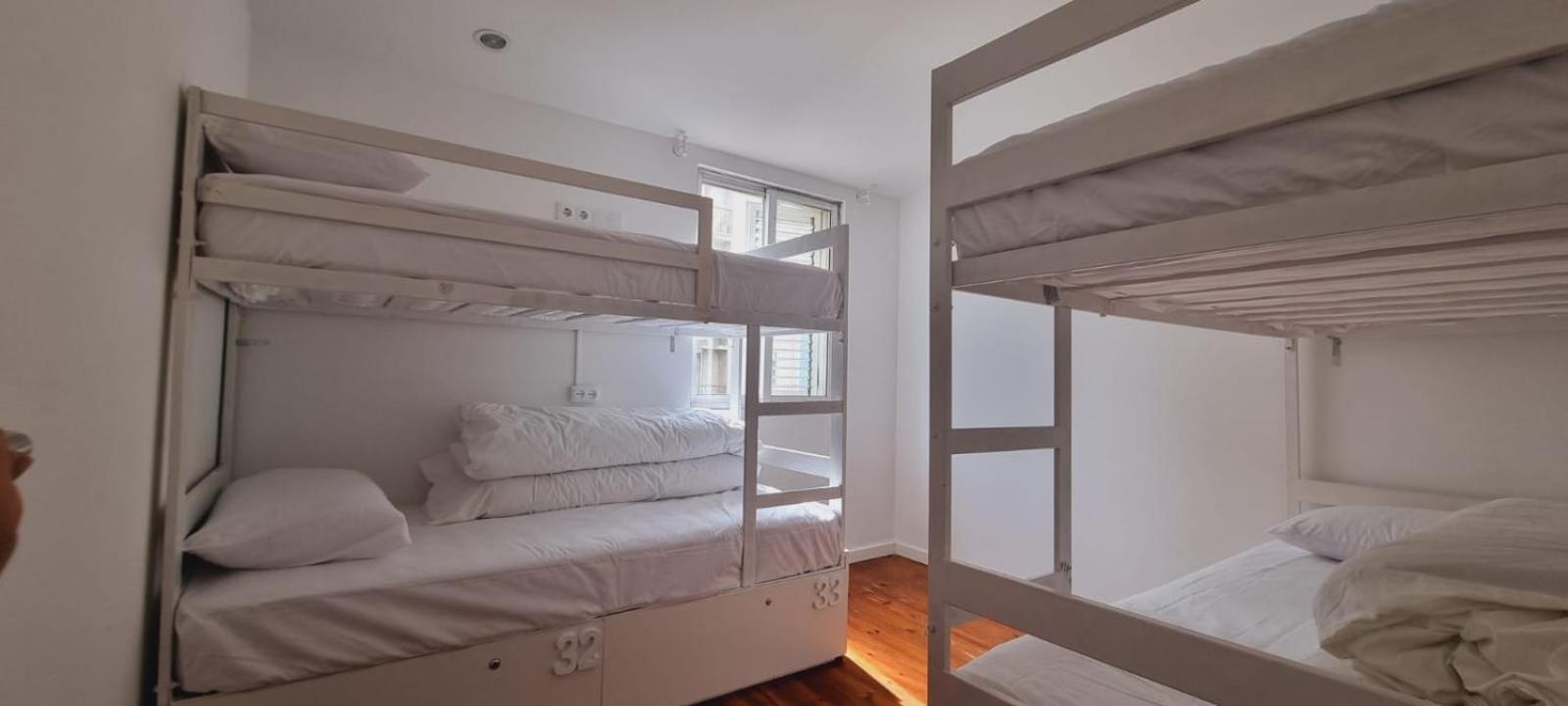 Owls Hostel Ribeiro Порту Экстерьер фото