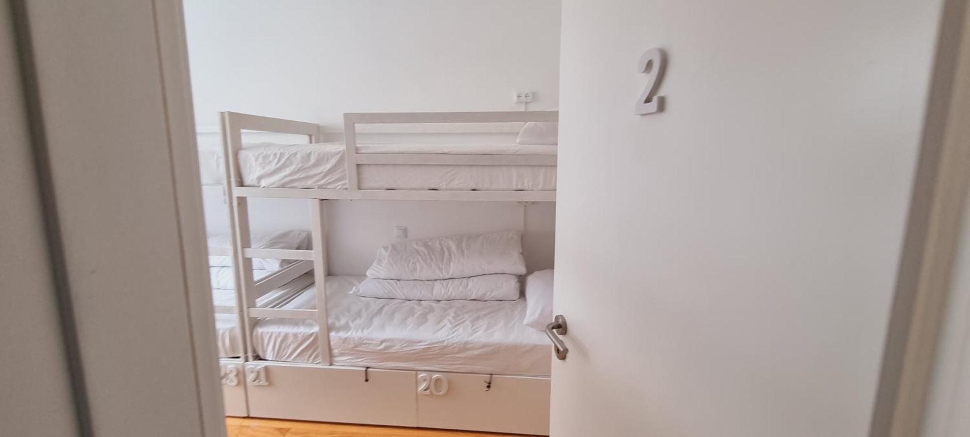 Owls Hostel Ribeiro Порту Экстерьер фото